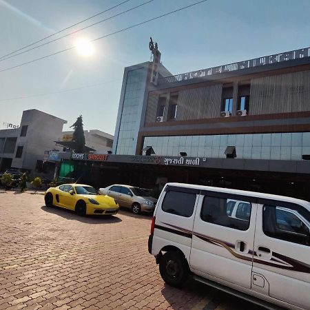 Hotel Nilkanth Navsari Екстер'єр фото