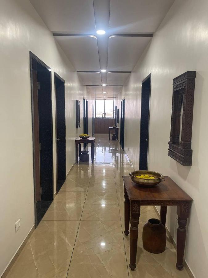 Hotel Nilkanth Navsari Екстер'єр фото