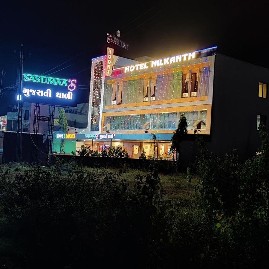 Hotel Nilkanth Navsari Екстер'єр фото