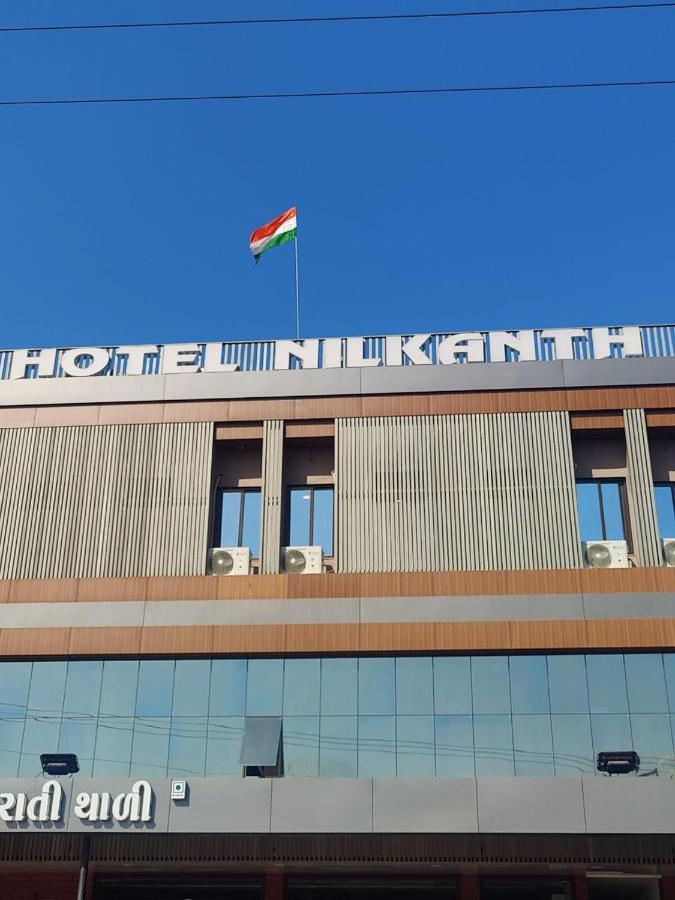 Hotel Nilkanth Navsari Екстер'єр фото