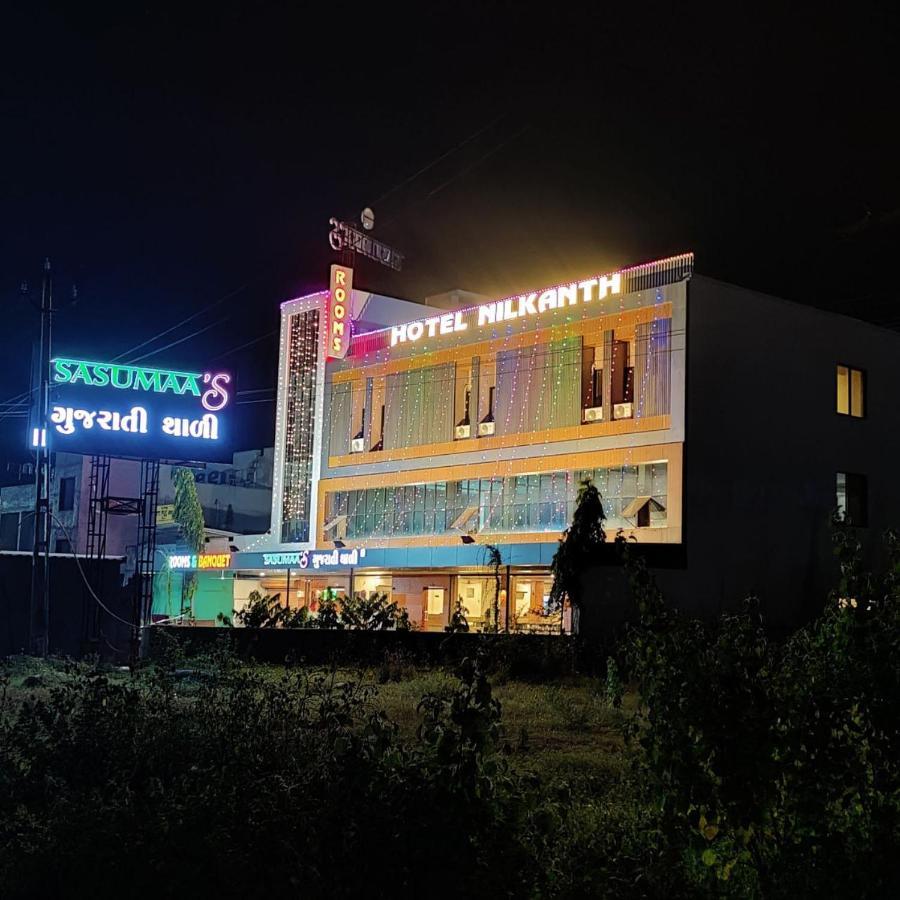 Hotel Nilkanth Navsari Екстер'єр фото