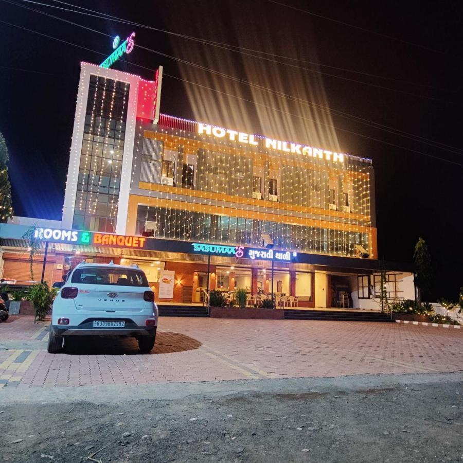 Hotel Nilkanth Navsari Екстер'єр фото
