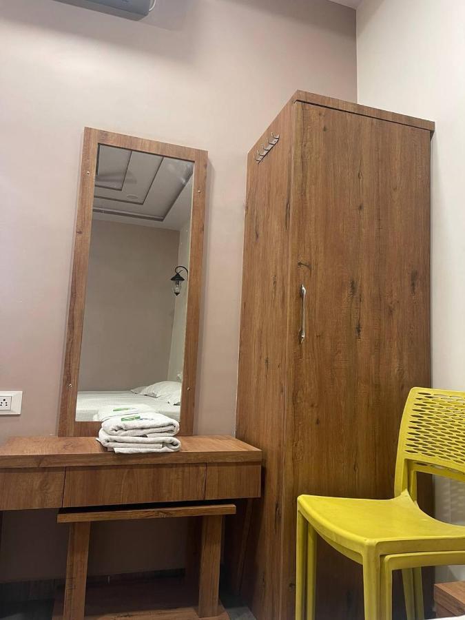 Hotel Nilkanth Navsari Екстер'єр фото