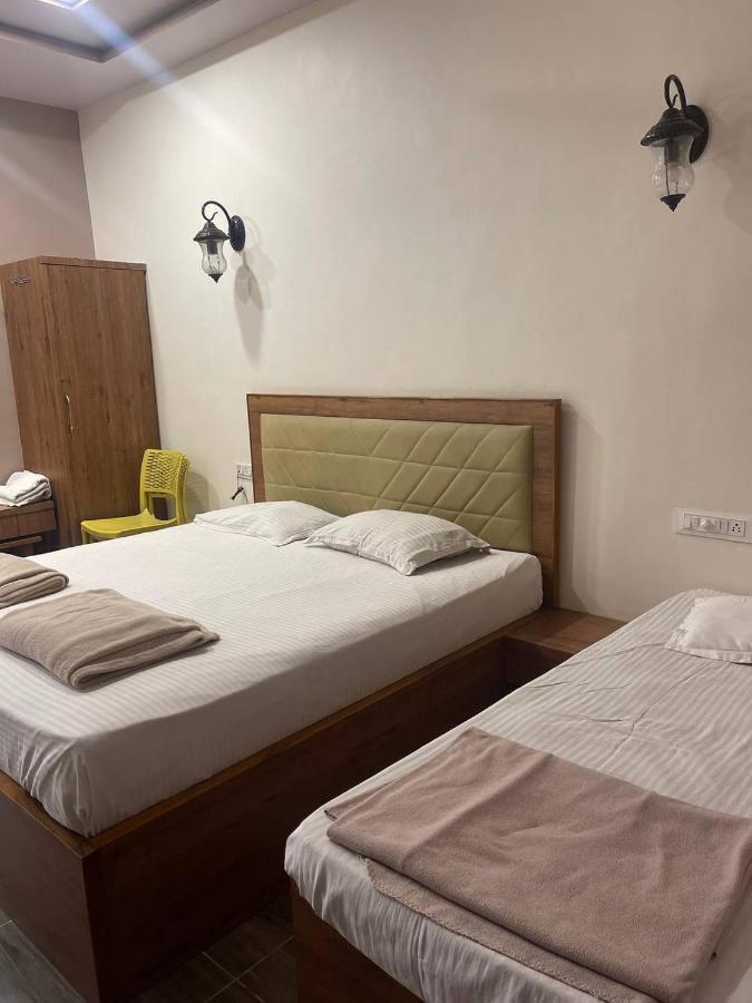 Hotel Nilkanth Navsari Екстер'єр фото
