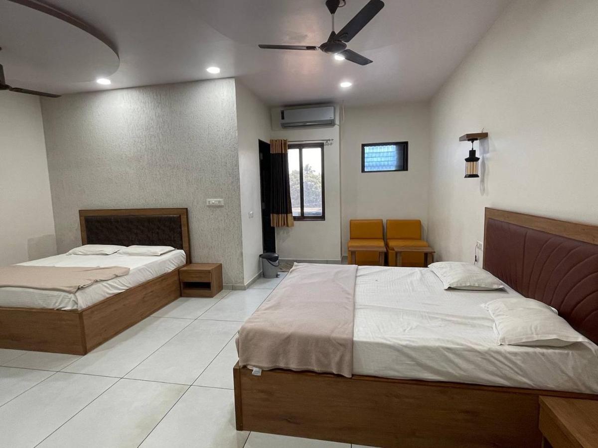 Hotel Nilkanth Navsari Екстер'єр фото